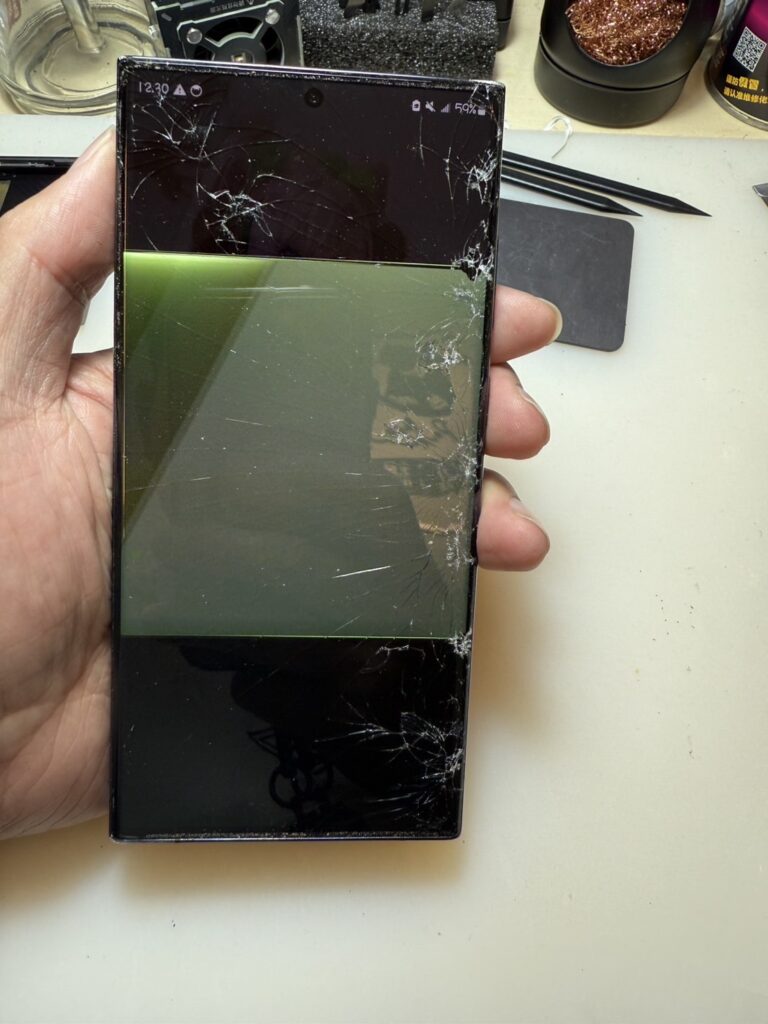 Android 手機螢幕破裂後綠屏