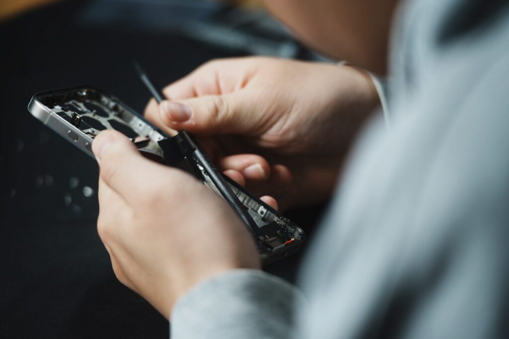 創業沒有方向？考慮一下手機維修相關課程