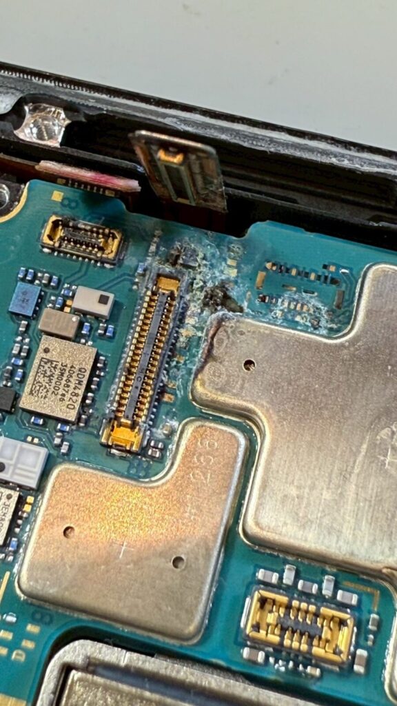 如何判斷手機進水嚴不嚴重呢？手機受潮分級診斷教你判斷