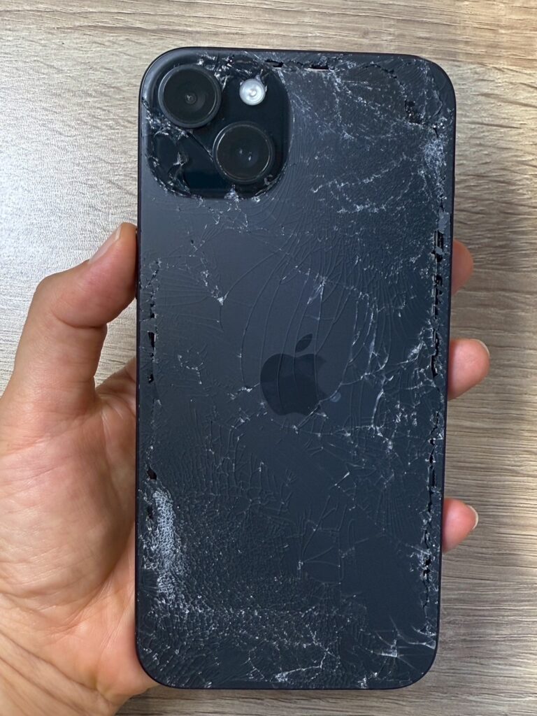 iPhone 背板玻璃碎裂後有 3 大隱藏風險